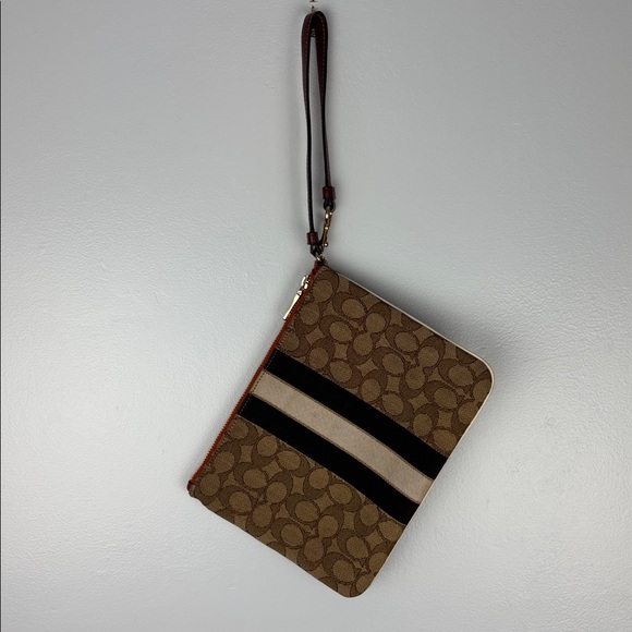 COACH 2633 Dempsey Gallery Pouch In Signature Jacquard With Stripe Coach Patch
